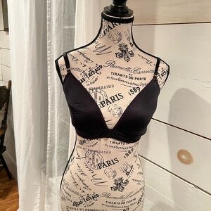 ThirdLove black bra, size 32D 1/2, EUC, eyelet closure, tee shirt bra